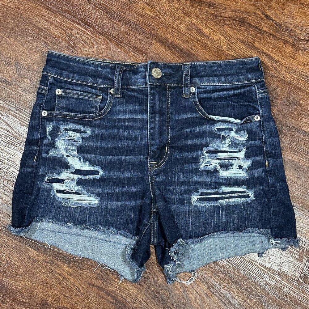 AMERICAN EAGLE NEXT LEVEL STRETCH size 8 DARK WASH DISTRESSED HI RISE SHORTIE